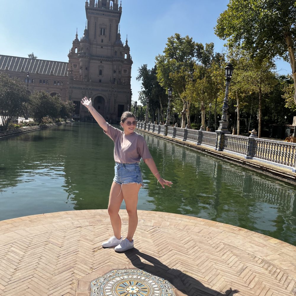 Manon la créatrice de Maui voyages à Séville