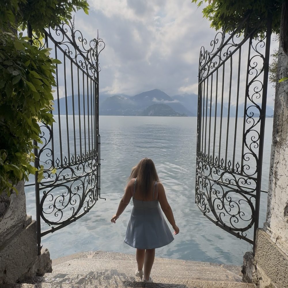 Manon la créatrice de Maui voyages au Lac de côme