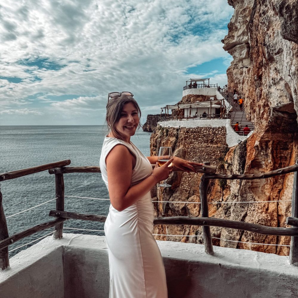 Manon la créatrice de Maui voyages à Minorque