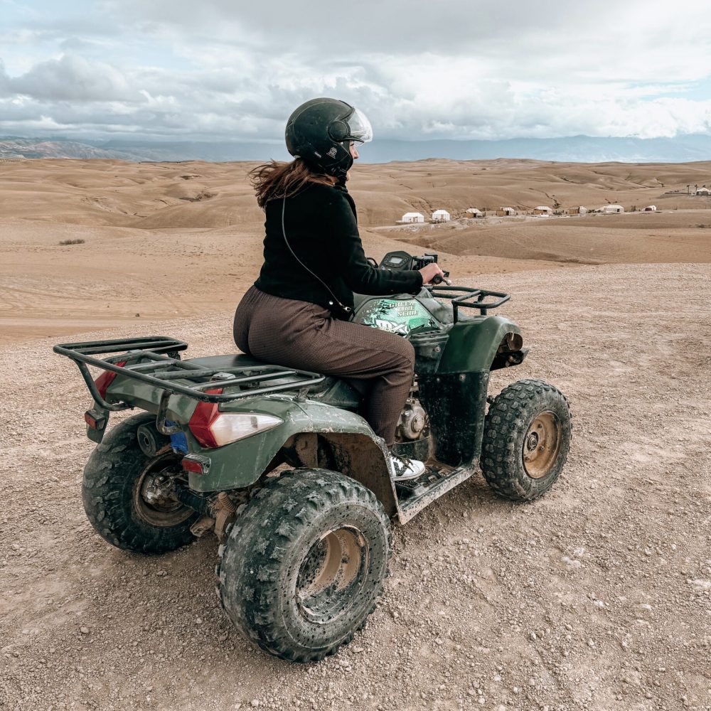 Manon la créatrice de Maui voyages au Désert d'Agafay